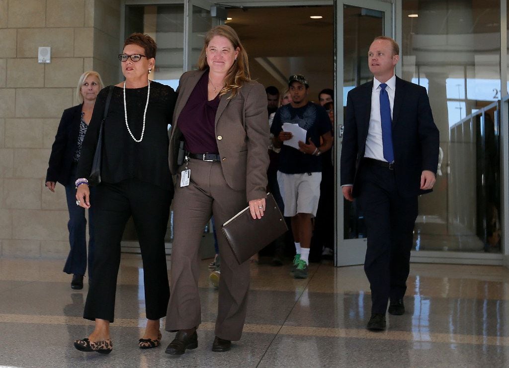 Christina Morris' mom, Jonni McElroy, walks into the lobby of the courthouse with Robyn Busby, the Plano Police Department's lead detective on the Arochi case.