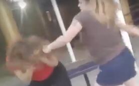 Una mujer golpeó a una niña en una preparatoria de Corpus Christi
