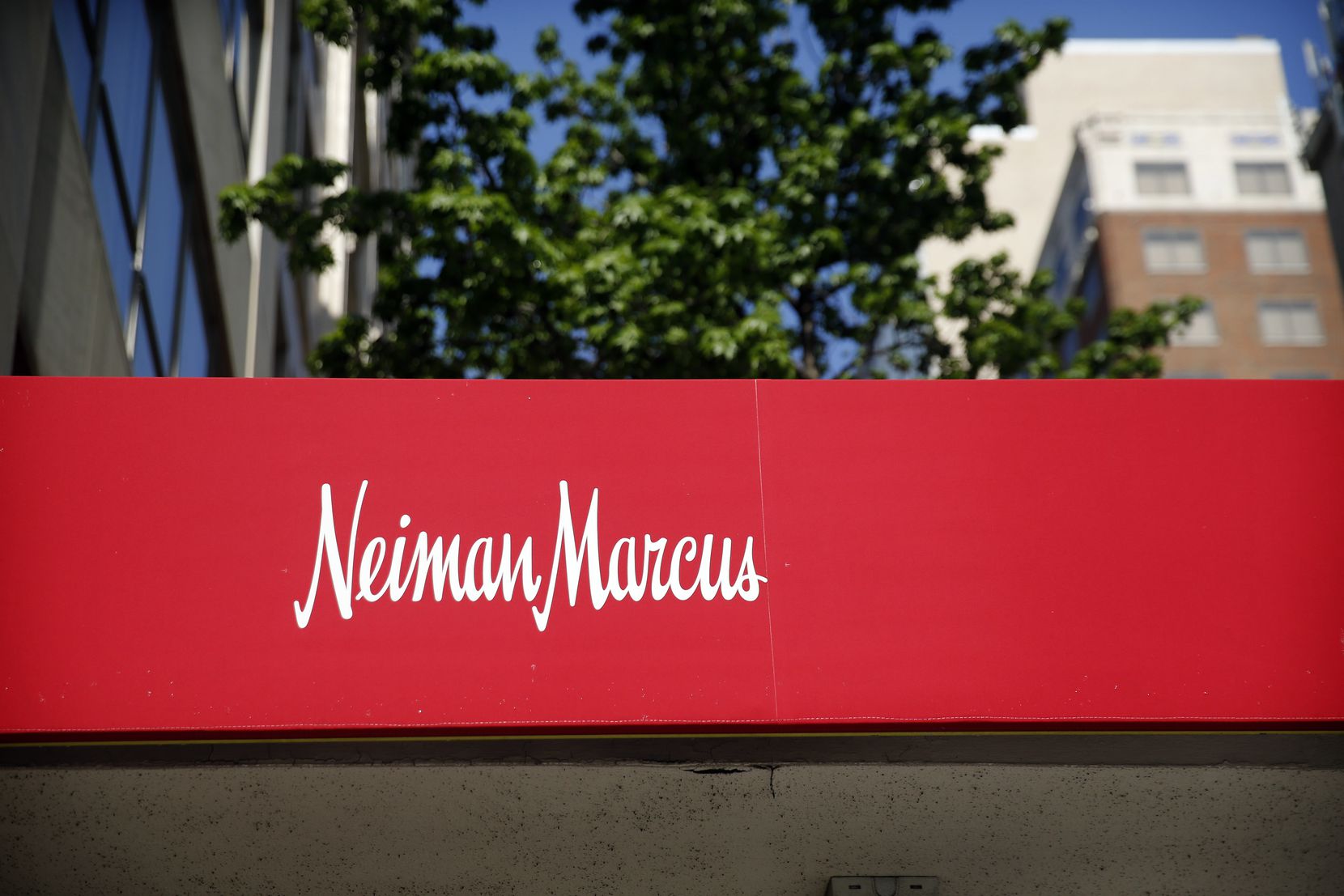 Neiman Marcus Files for Bankruptcy - The New York Times