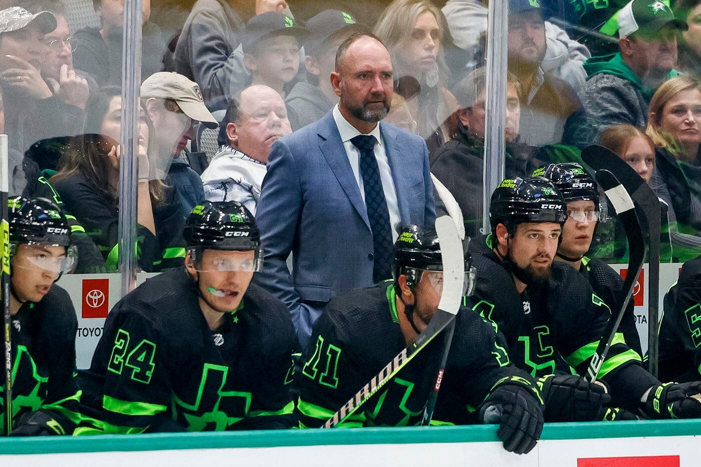 Dallas Stars head coach Peter DeBoer watches during the third period of an NHL hockey game...