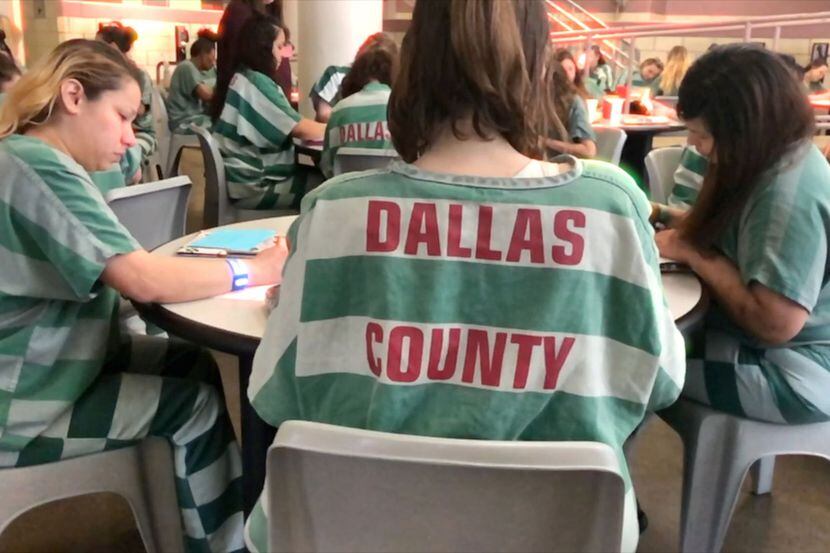Las visitas personales a la Cárcel del Condado de Dallas se retomarán a partir del lunes...