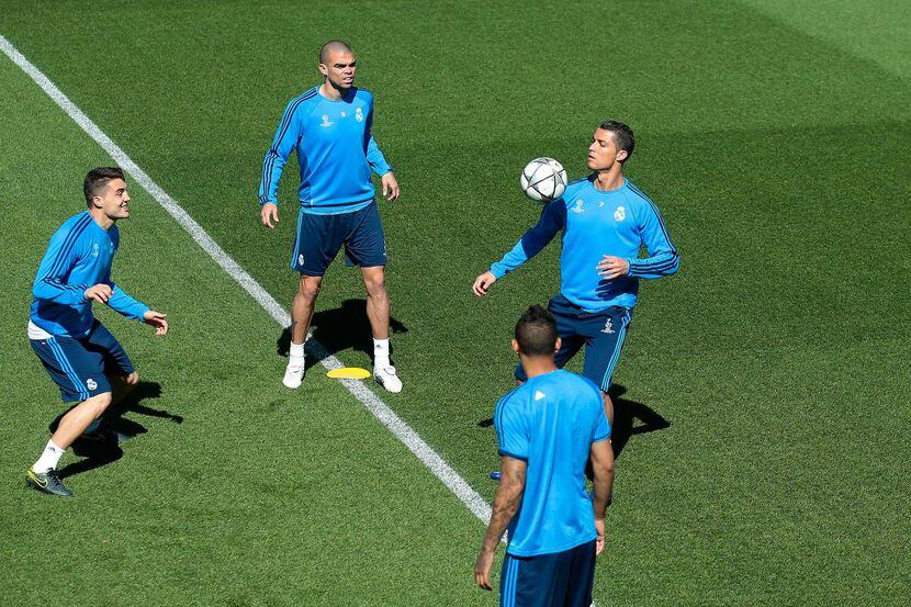 Cristiano Ronaldo practicó el martes a la par de sus compañeros en el Real Madrid. (GETTY...
