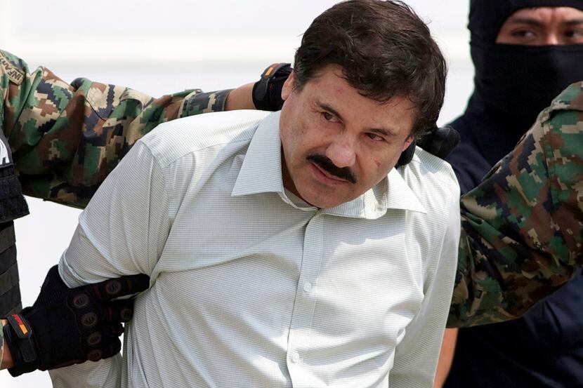 En esta fotografía de archivo del 22 de febrero de 2014, Joaquín "El Chapo" Guzmán, jefe del...