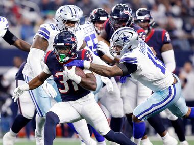 Dallas Cowboys linebacker Micah Parsons (11) attempts to get a hand on Houston Texans...