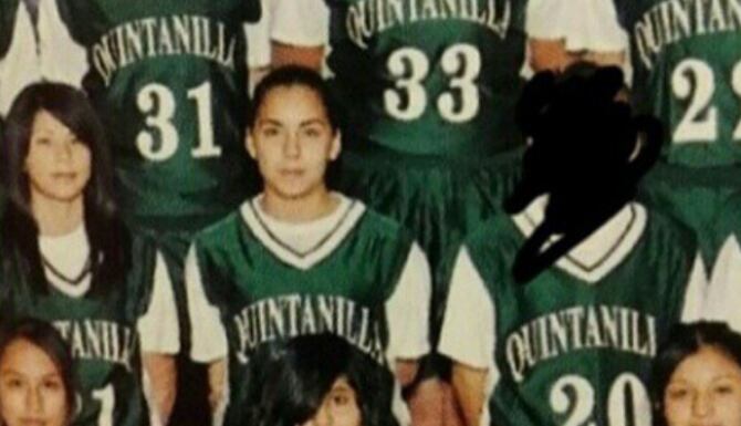 Mercy, al centro, cuando estudiaba en la secundaria Raúl Quintanilla
