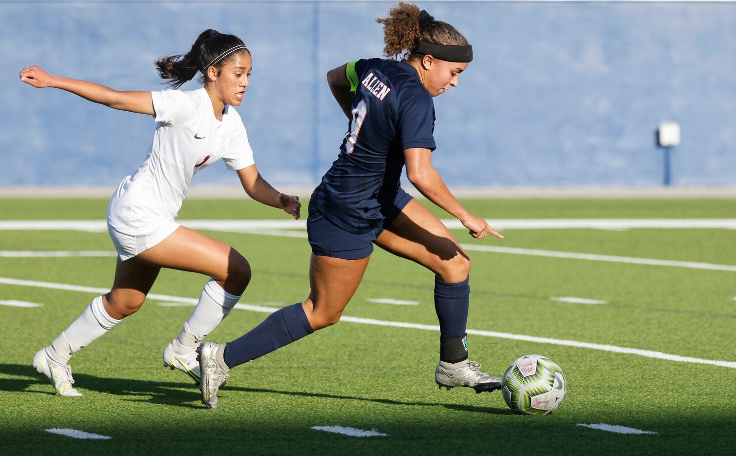Allen’s Jessica Shvers, right, sprints past Coppell’s Saiya Patel during the first half of a...