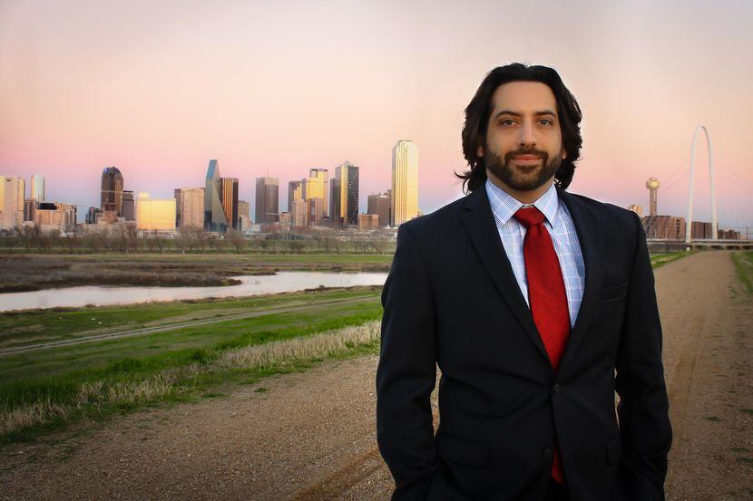 Alex Dickey, candidato a concejal por el distrito 6 que abarca a West Dallas y otras áreas...
