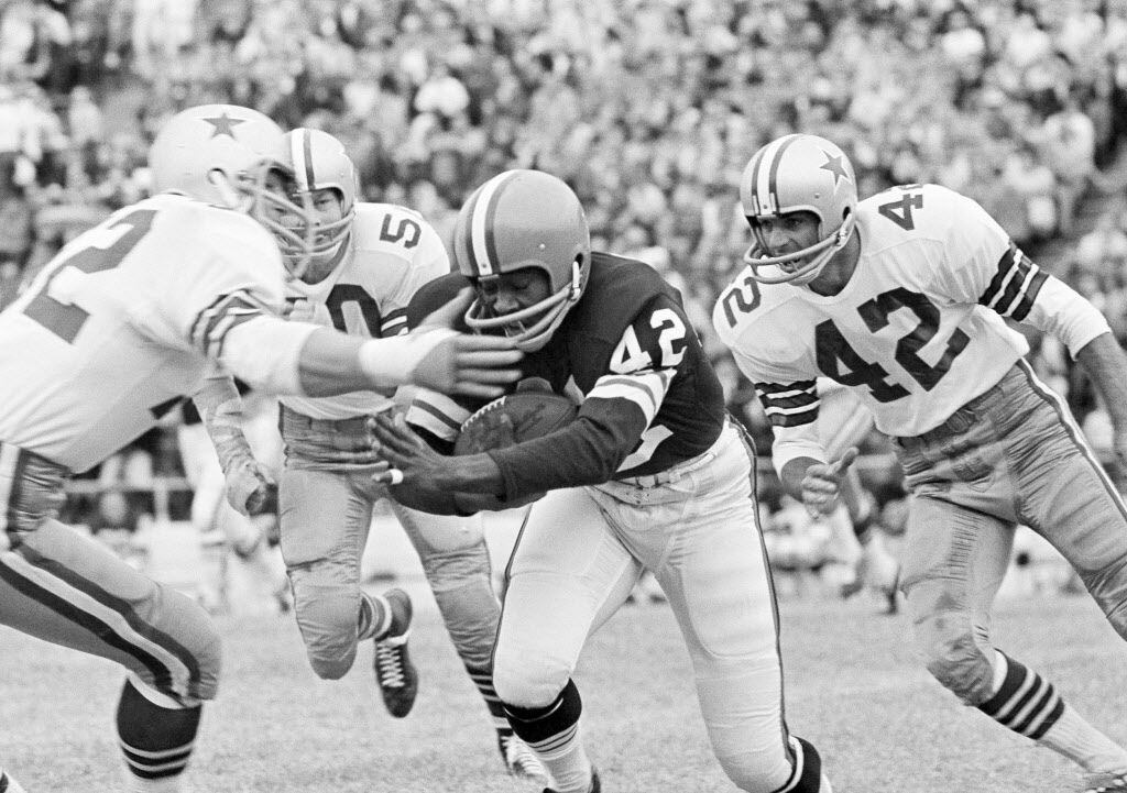 Cleveland Browns left end Paul Warfield (42) makes a ten yard gain after receiving pass from...