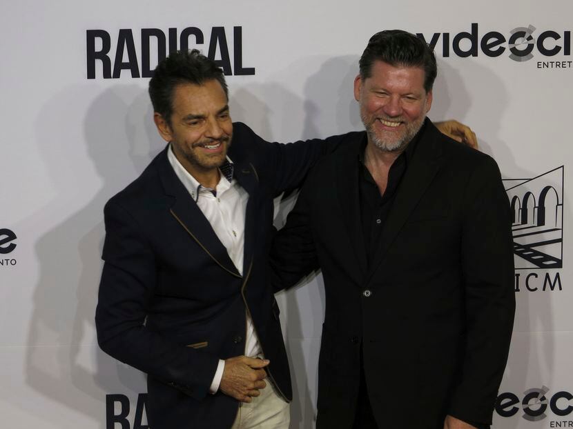 El actor mexicano Eugenio Derbez, izquierda, y el director estadounidense Christopher Zalla,...