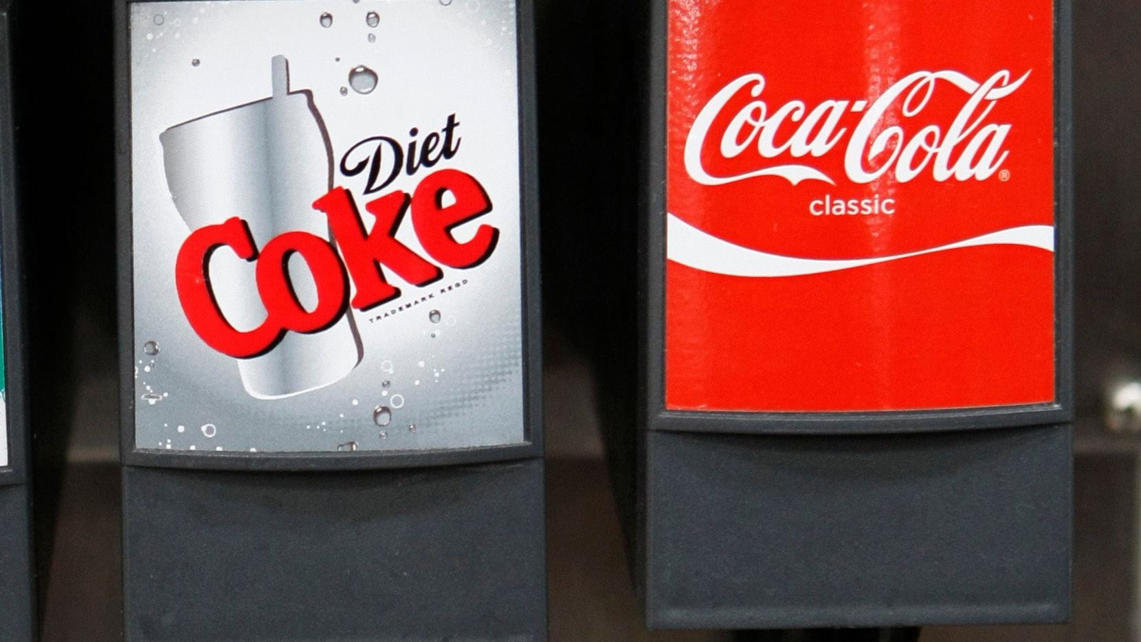 Coca-Cola ha sido un constante patrocinador en los partidos por el juego por campeonato de...