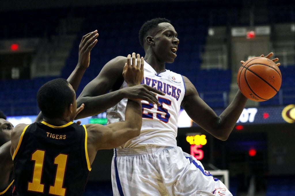 UT-Arlington's Kevin Hervey struggles with the ball during the 1st half in a Grambling State...