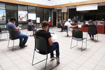 Desde el 22 de mayo el Consulado General de México en Dallas opera al 25% de su capacidad,...