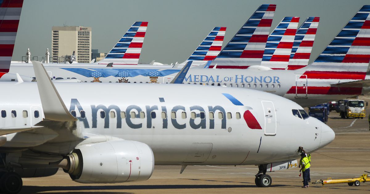 American Airlines agrega cargos por equipaje para pasajeros de clase económica básica en viajes internacionales.