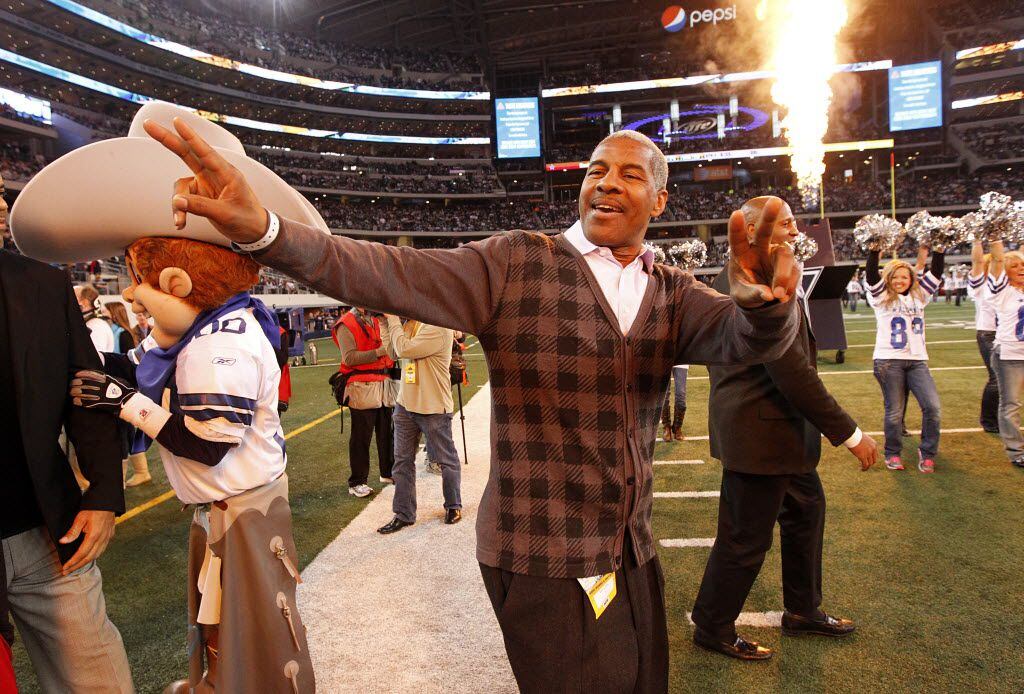 Former Dallas Cowboy Everson Walls acknowldges the cheers as he and other former players...