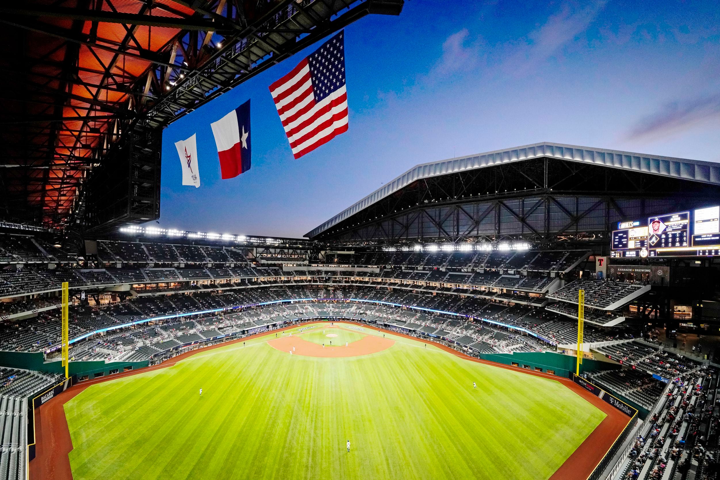 The 9 Best Baseball Stadiums in the United States - Men's Journal