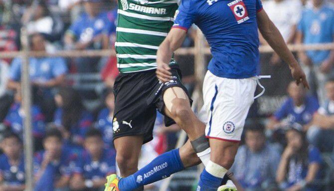 Gerardo Flores (der.) y la Máquina llevan dos goles en cuatro fechas del torneo Clausura. El...