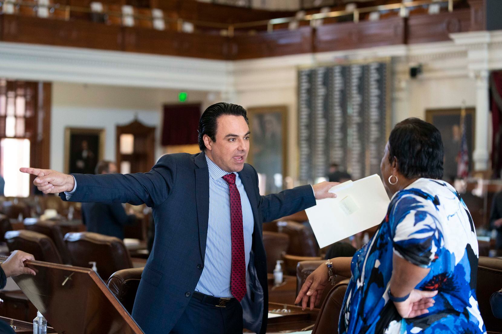 State Rep. Terry Canales, D-Edinburg, talks with Rep. Yvonne Davis, D-Dallas, on the House floor in the waning minutes of the session on May 29, 2021. (Bob Daemmrich/Special Contributor) 