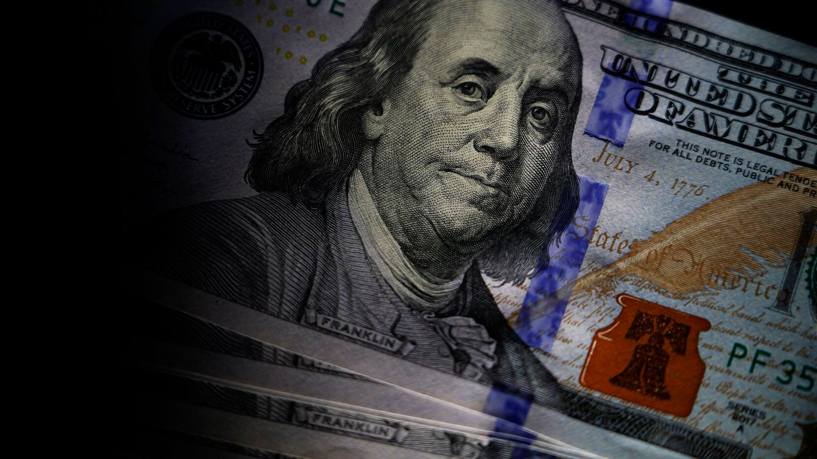 La imagen de Benjamin Franklin puede verse en billetes de $100, el jueves 14 de julio de...