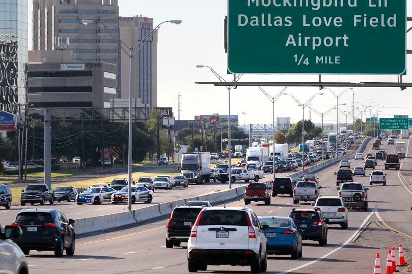 Tráfico en la autopista I-35 cerca del centro de Dallas. DMN
