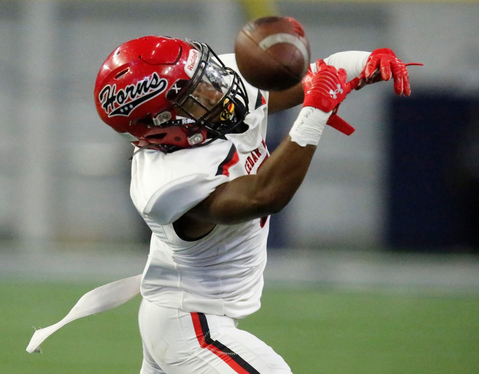 Cedar Hill wide receiver Rontavis Jackson (0) was unable to hang onto the catch during the...