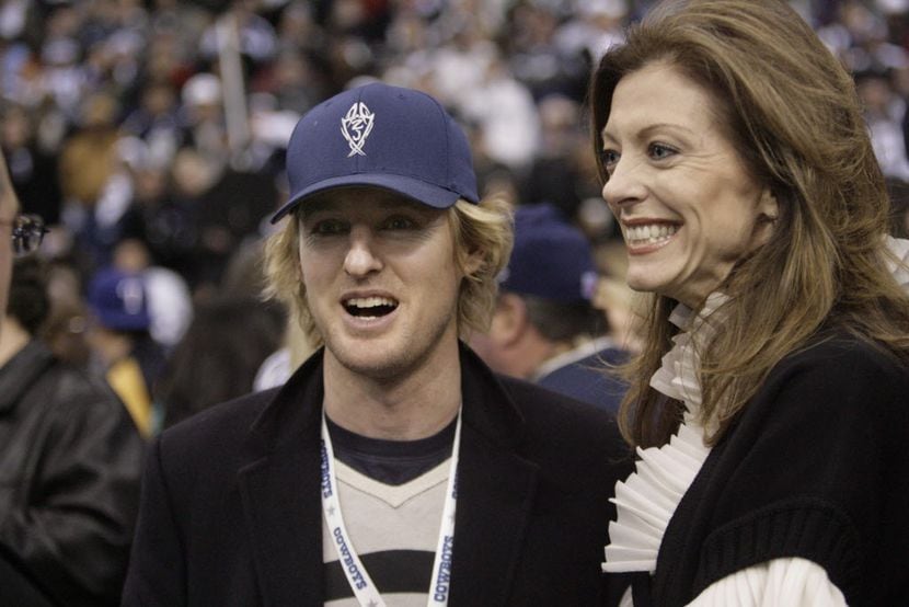 Actor Owen Wilson stands with Charlotte Jones on the Dallas Cowboys sideline