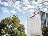 San Antonio-based Broadway Bank is expanding North for the first time in its 81-year history.