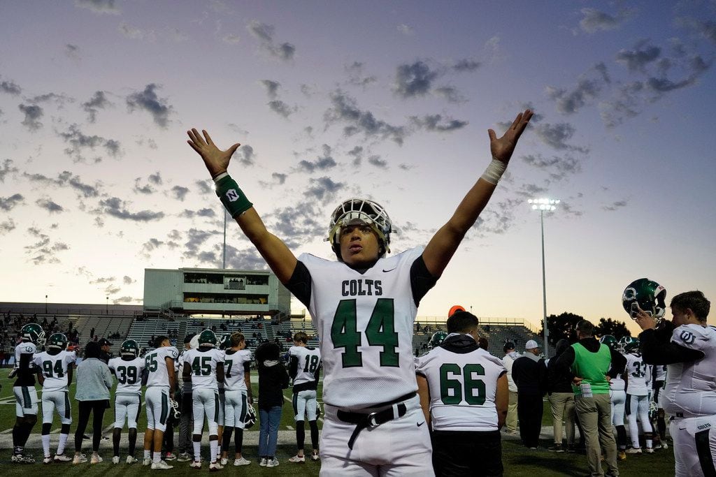 Arlington linebacker Malakhi Kellough (44) motions to the crowd during a high school...