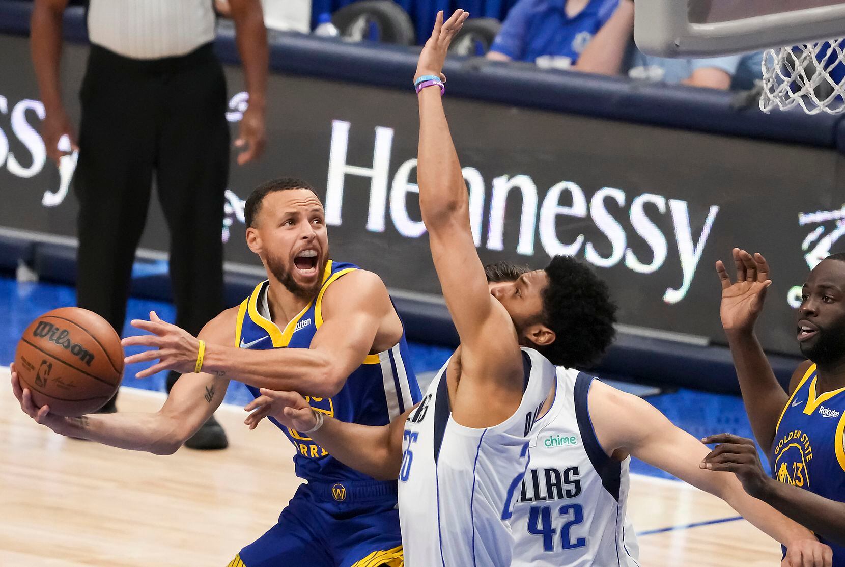 Golden State Warriors guard Stephen Curry (30) scores past Dallas Mavericks guard Spencer...