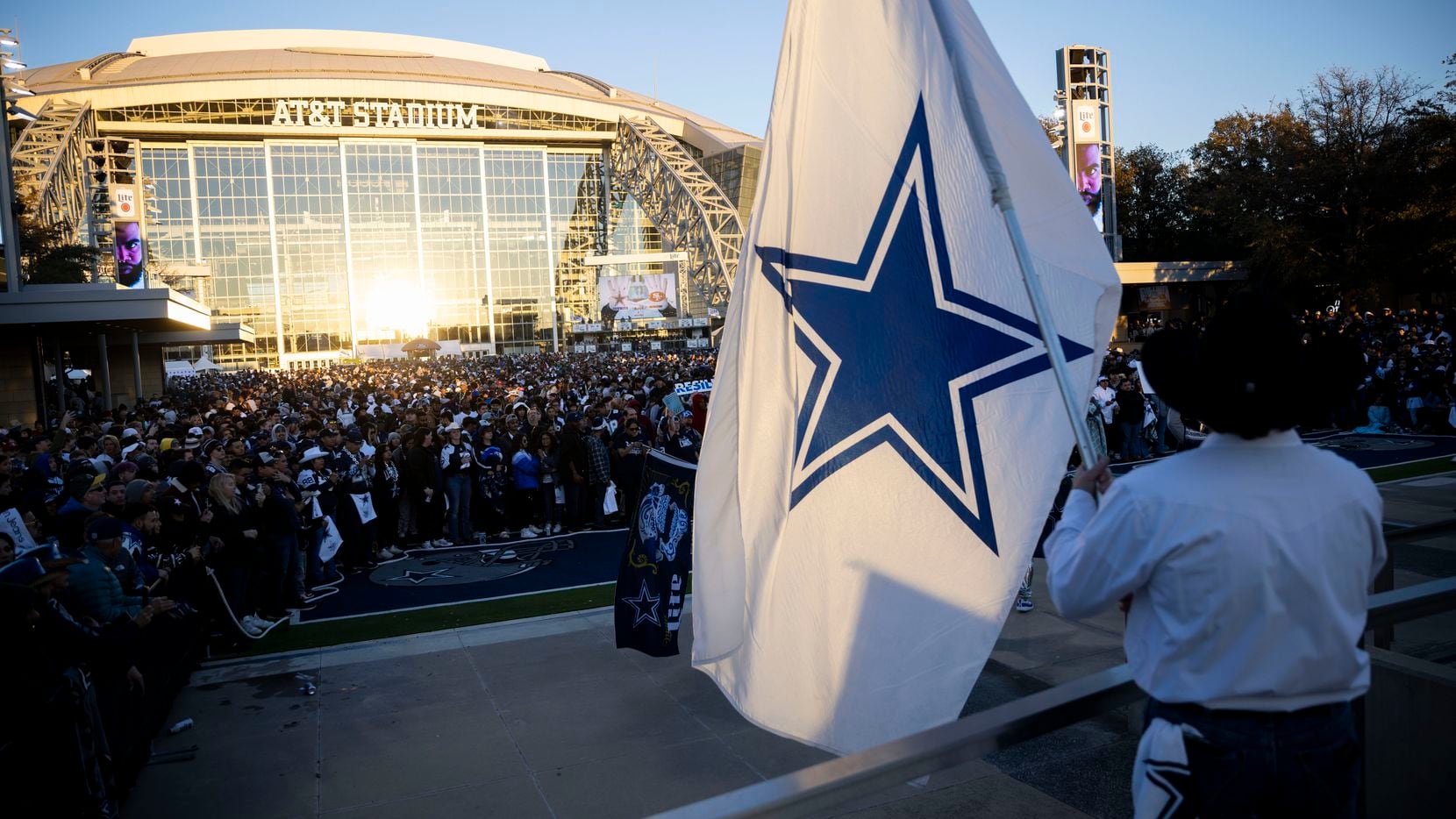Dallas Cowboys plan nearly $350 million in renovations to AT&T Stadium