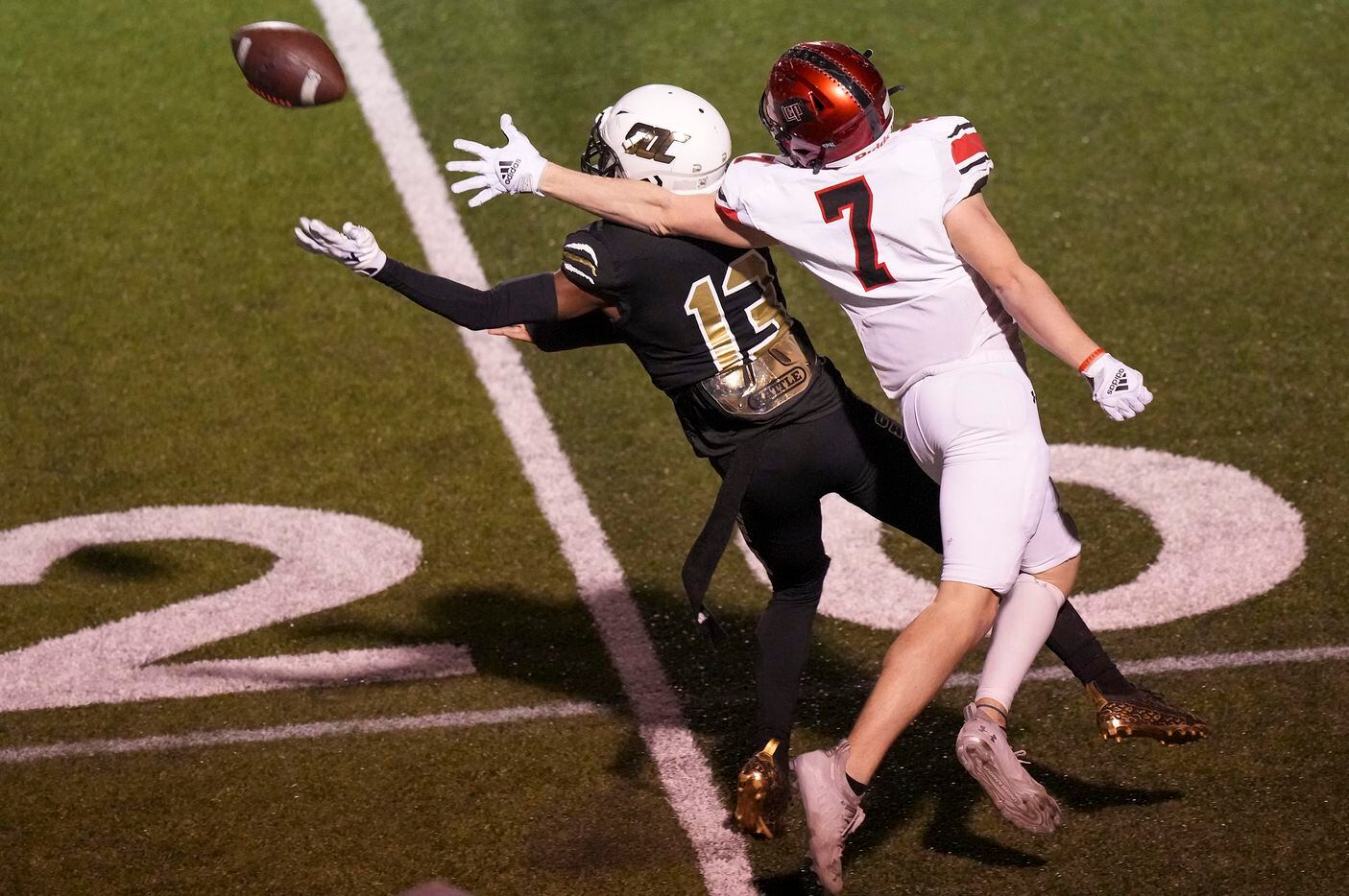 South Oak Cliff defensive back Taylor Starling (13) breaks up a pass intended for Lubbock...
