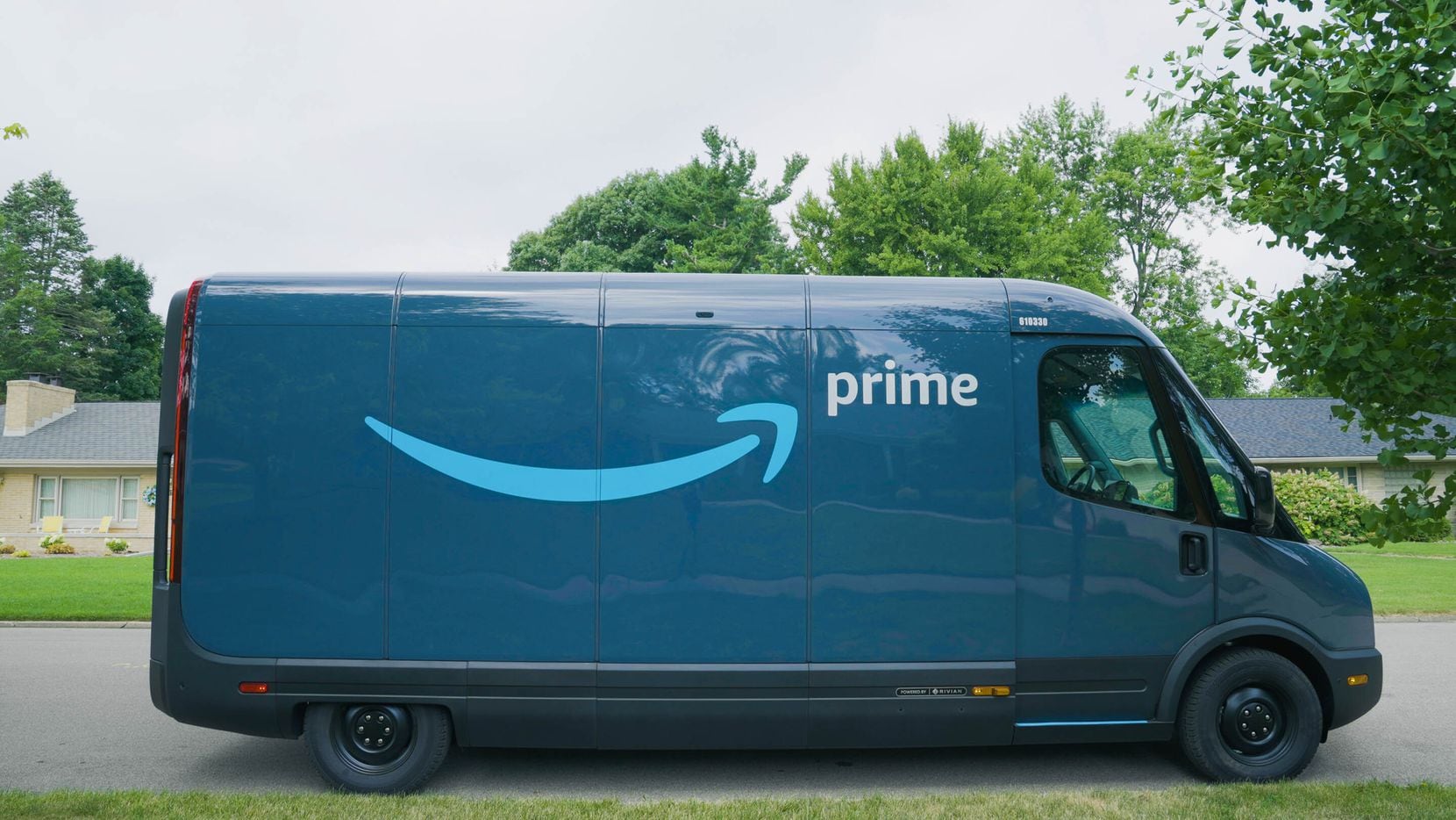 Amazon S Rivian Electric Vans Start Making Deliveries In Dallas