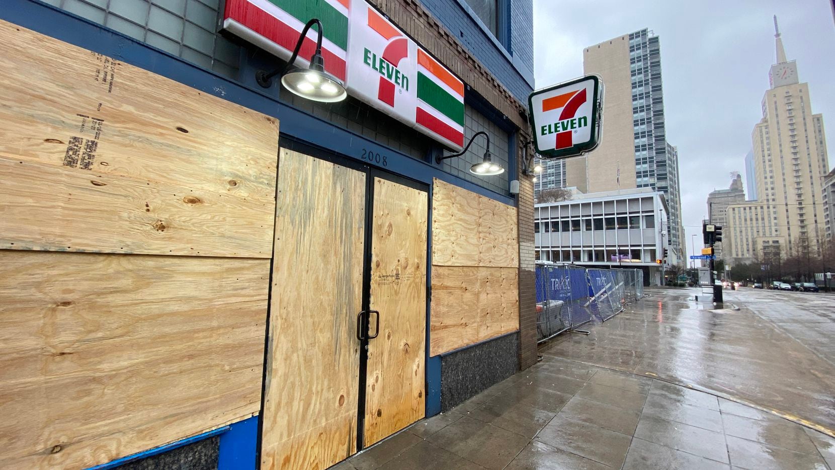 A downtown Dallas 7-Eleven that averaged one police call a day has closed