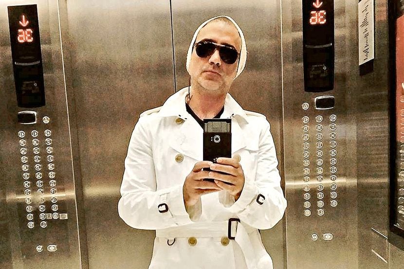 El cantante Alejandro Fernández fue atacado en redes sociales despues de subir una...