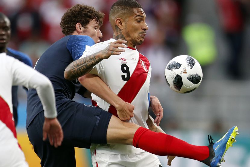 Paolo Guerrero y Perú cayeron 1-0 ante Francia y quedaron fuera del Mundial de Rusia 2018....