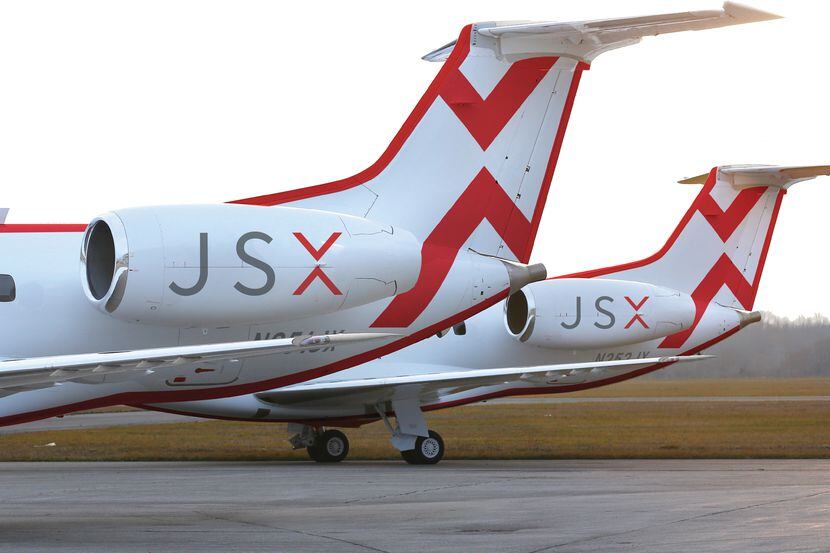 Dos aviones Embraer de la compañía JSX.