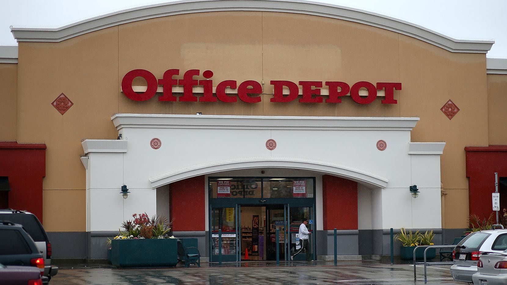 Office Depot to close at least 400 stores as part of merger with OfficeMax