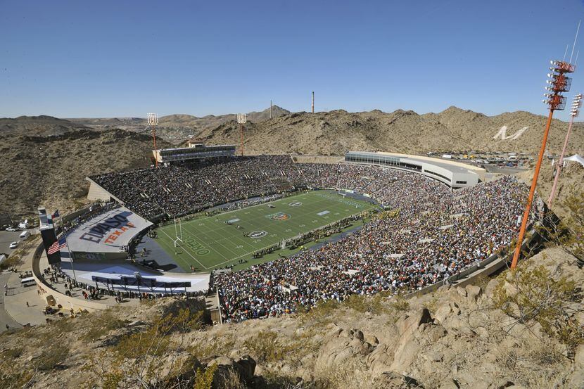 El Sun Bowl Stadium en la Universidad de Texas en El Paso, tiene capacidad para 51,500...