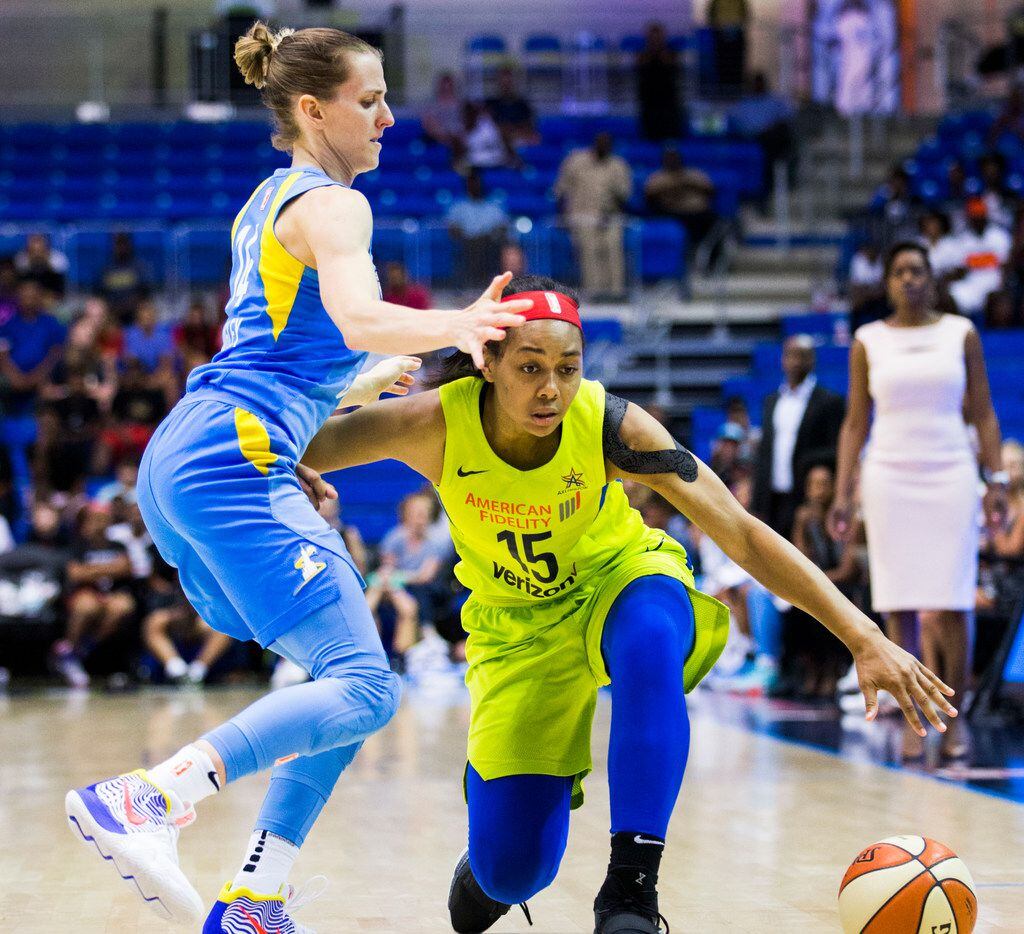 Dallas Wings guard Allisha Gray (15) gets around Chicago Sky guard Allie Quigley (14) during...