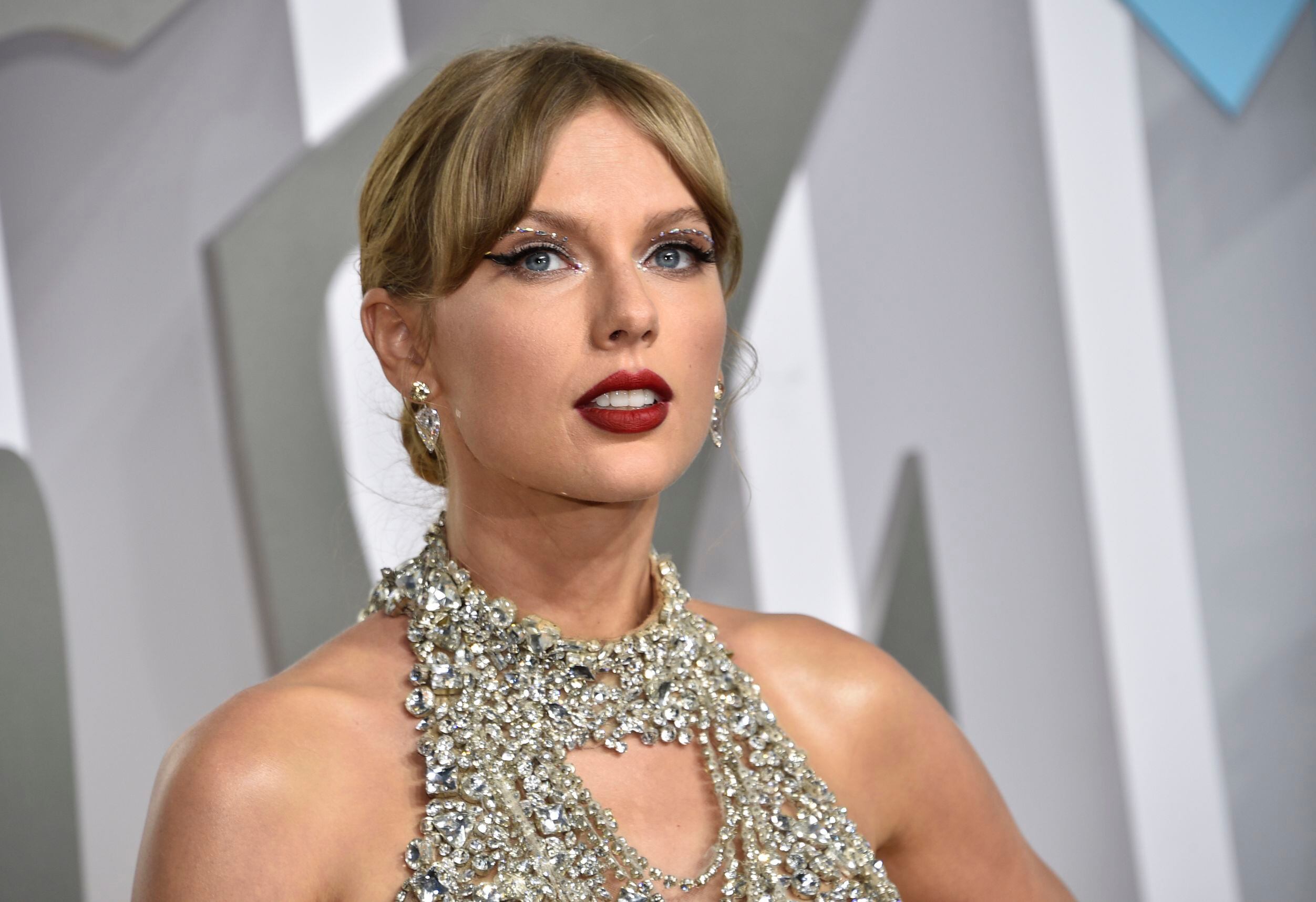 Lo que tienen en común Taylor Swift, un reloj y las ventas de discos de  vinilo