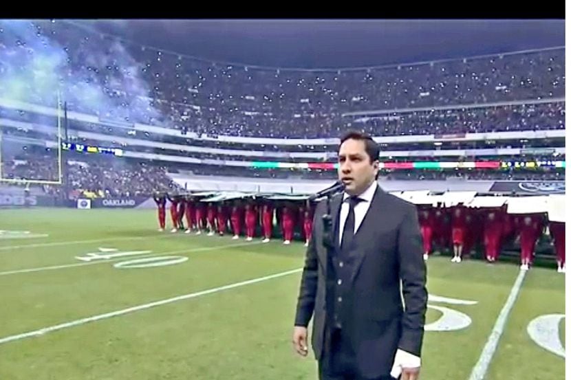 Julión Álvarez, al parecer, metió la pata al interpretar el Himno Nacional Mexicano en el...