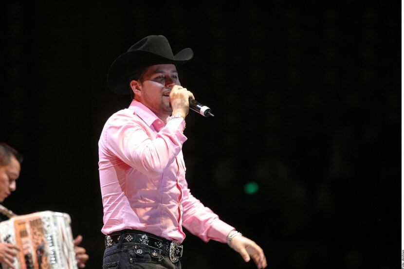 El cantante Roberto Tapia dice que cantó para Joaquín Guzmán Loera, el Chapo, y lo...