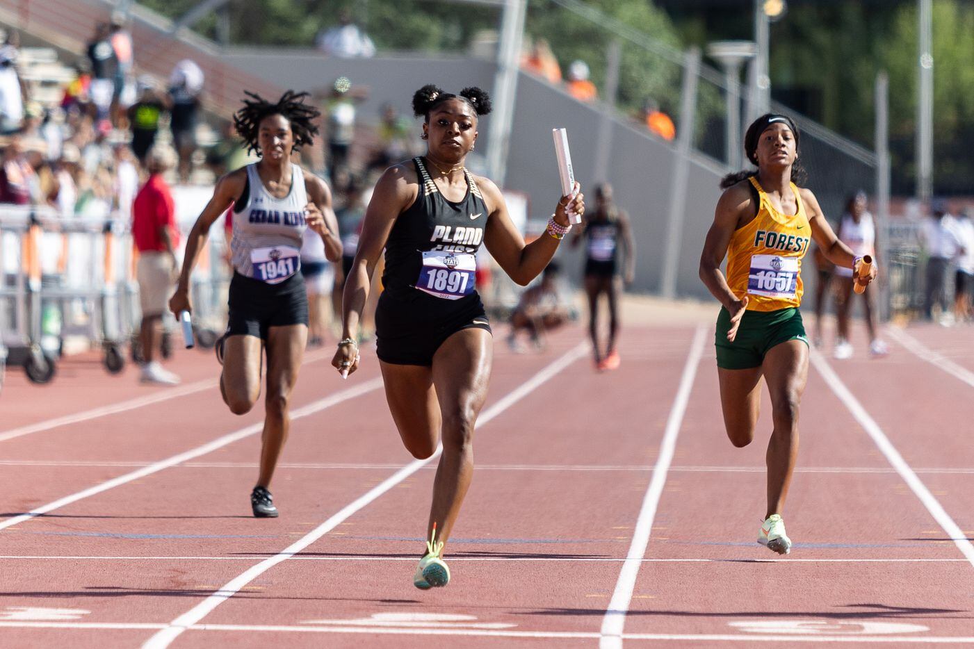 Tiriah Kelley of Plano East runs to a second-place finish in the girls' 4x100-meter relay at...