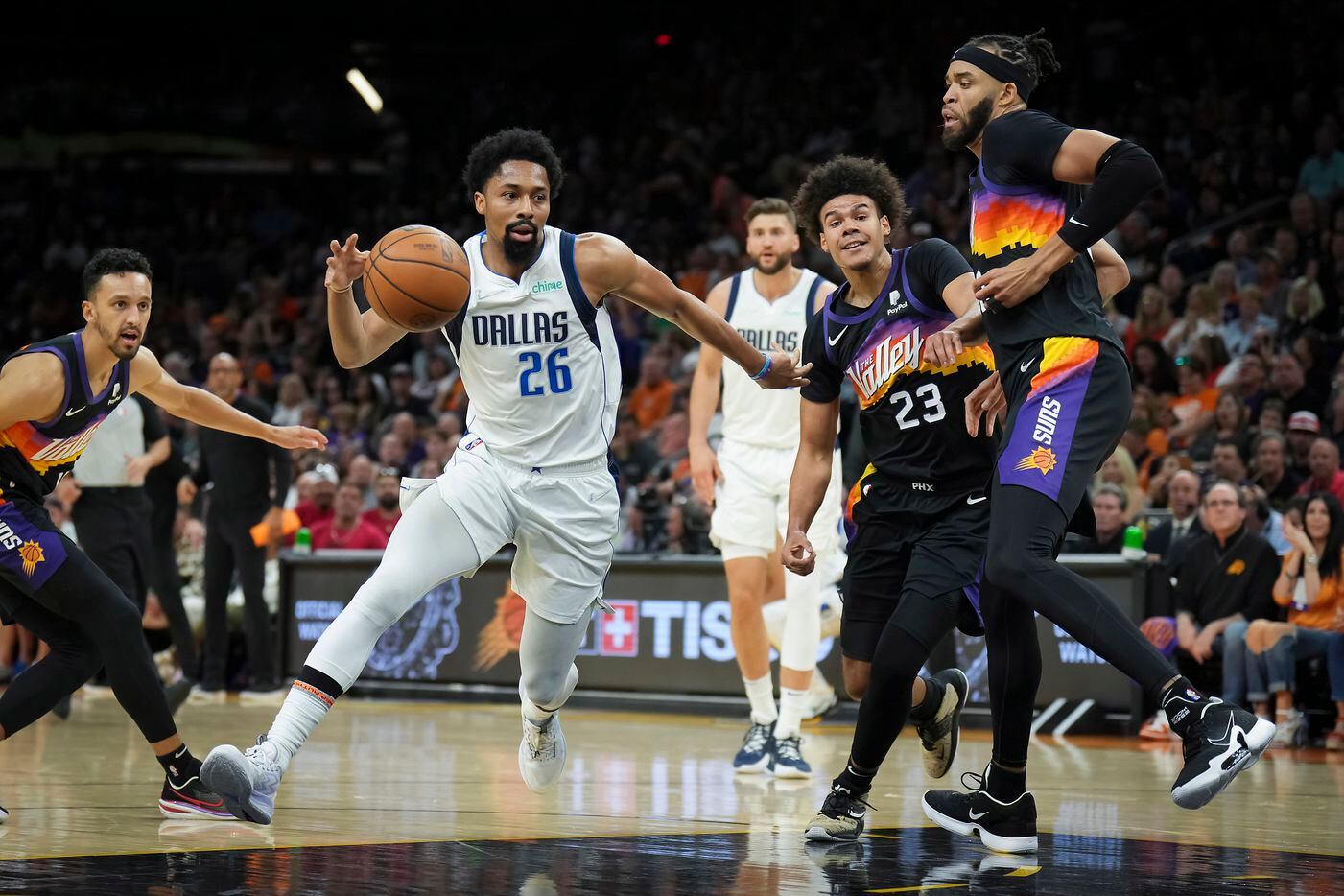 Dallas Mavericks guard Spencer Dinwiddie (26) drives to the basket as Phoenix Suns forward...