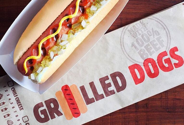 Comenzando el 23 de febrero, Burger King tendrá los hot dogs Classic Grilled Dog y Chiili...