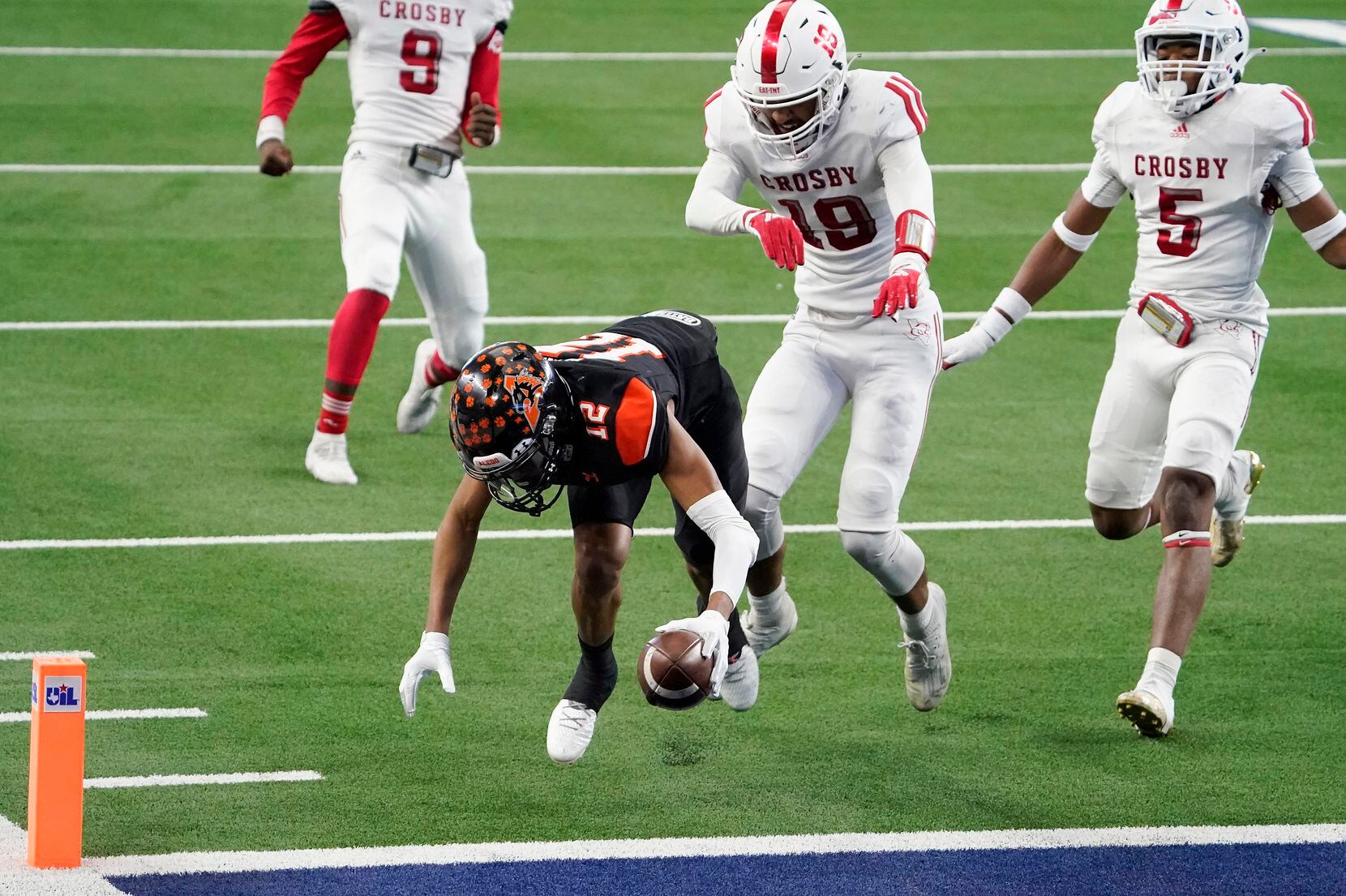Aledo wide receiver Brian Fleming (12) scores on a 20-yard touchdown reception during the second half of a 56-21 victory over Crosby to win the Class 5A Division II state football championship game at AT&T Stadium on Friday, Jan. 15, 2021, in Arlington. The victory gave the Bearcats the 10th state championship in school history. (Smiley N. Pool/The Dallas Morning News)