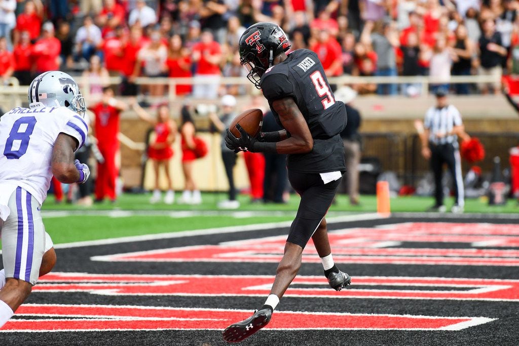 LUBBOCK, TX - NOVEMBER 4: T.J. Vasher #9 of the Texas Tech Red Raiders makes the catch for a...