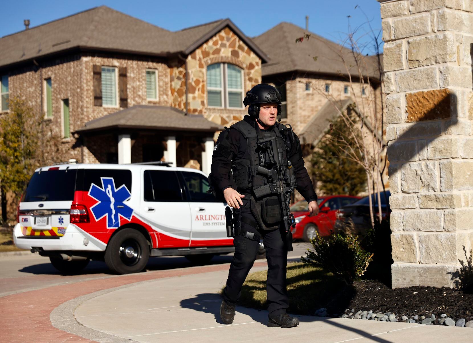 An Arlington Police tactical officer arrives to the command center on Smokey Quartz Lane in...