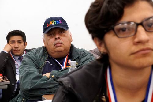 Deyvid Morales (izq.), junto a Jesse Tafalla Jr. y Selene Cruz Cruz, durante la Cumbre de...