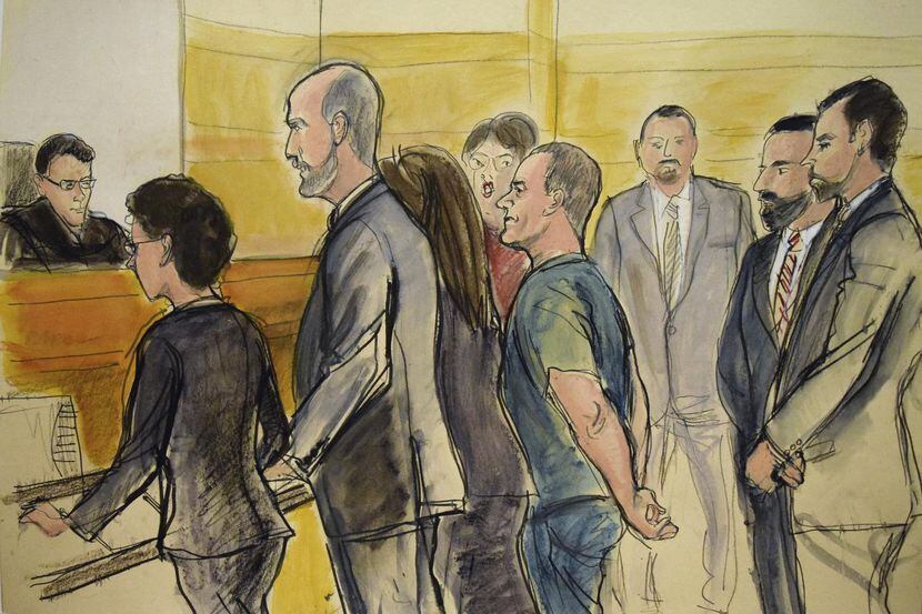 Una imagen ilustrada de la comparecencia de Joaquín “El Chapo” Guzmán en una corte en Nueva...