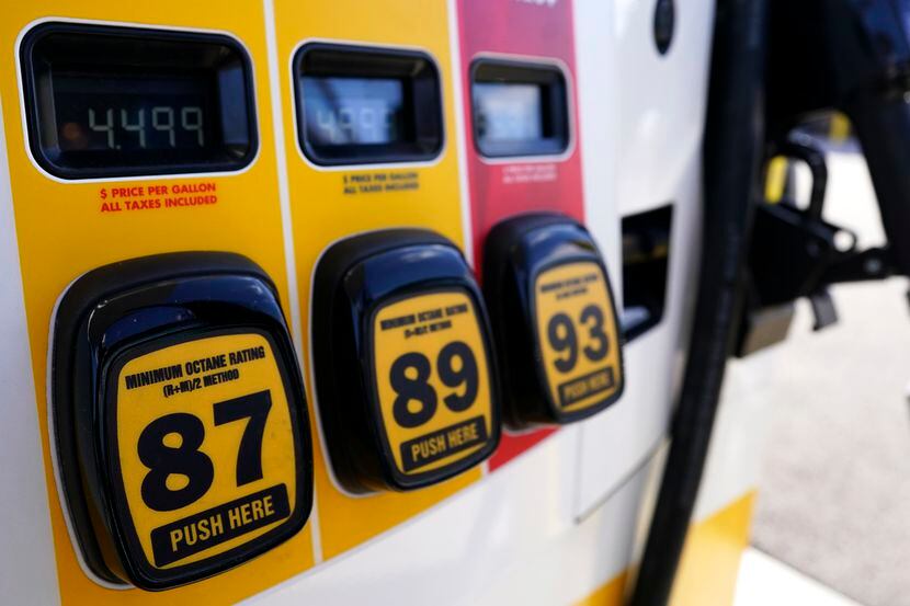 Los precios de la gasolina están nuevamente al alza en todo el país. Uno de los motivos es...